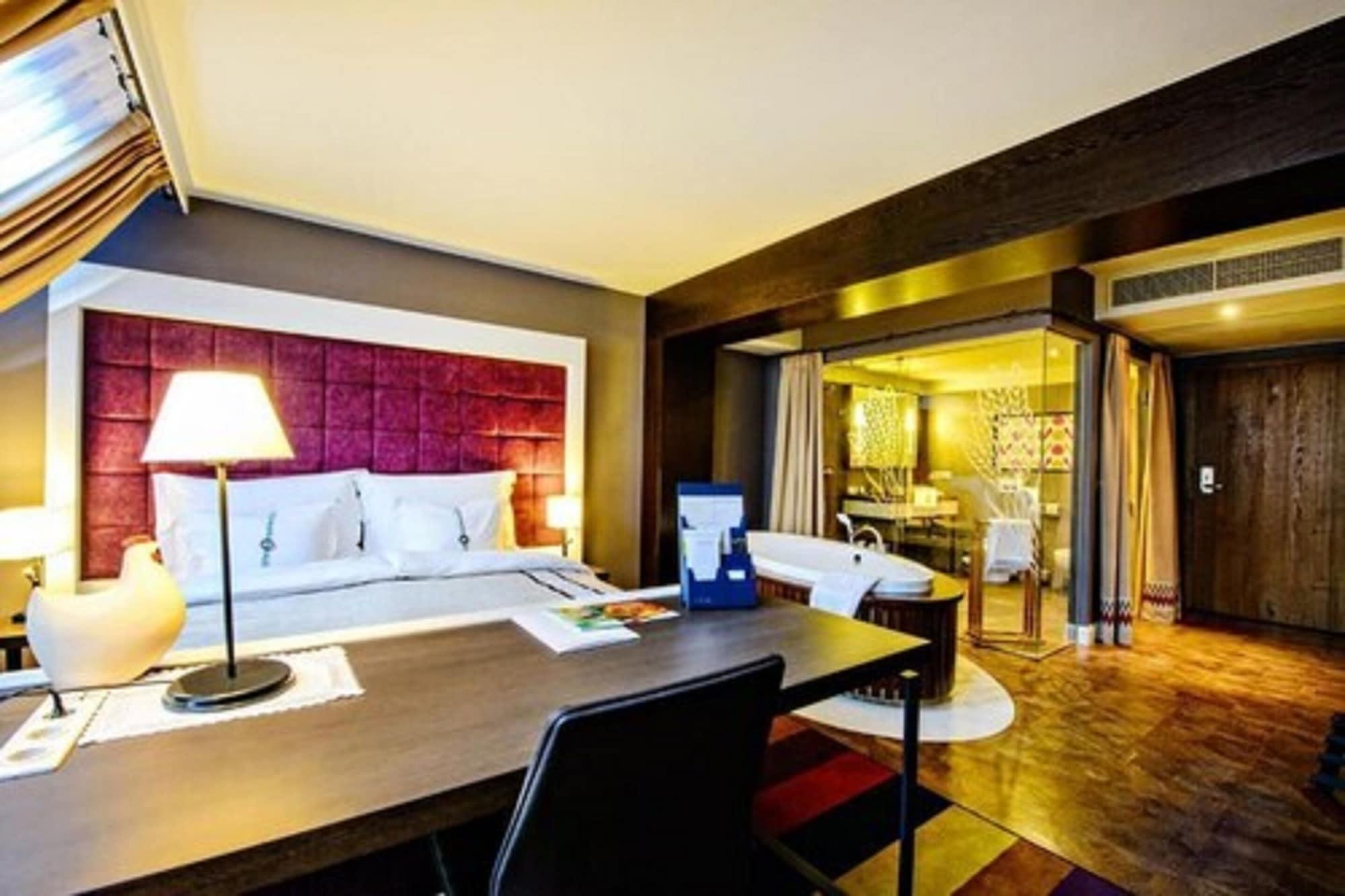 Hotel Bristol Tradition And Luxury Жешов Екстериор снимка Suite