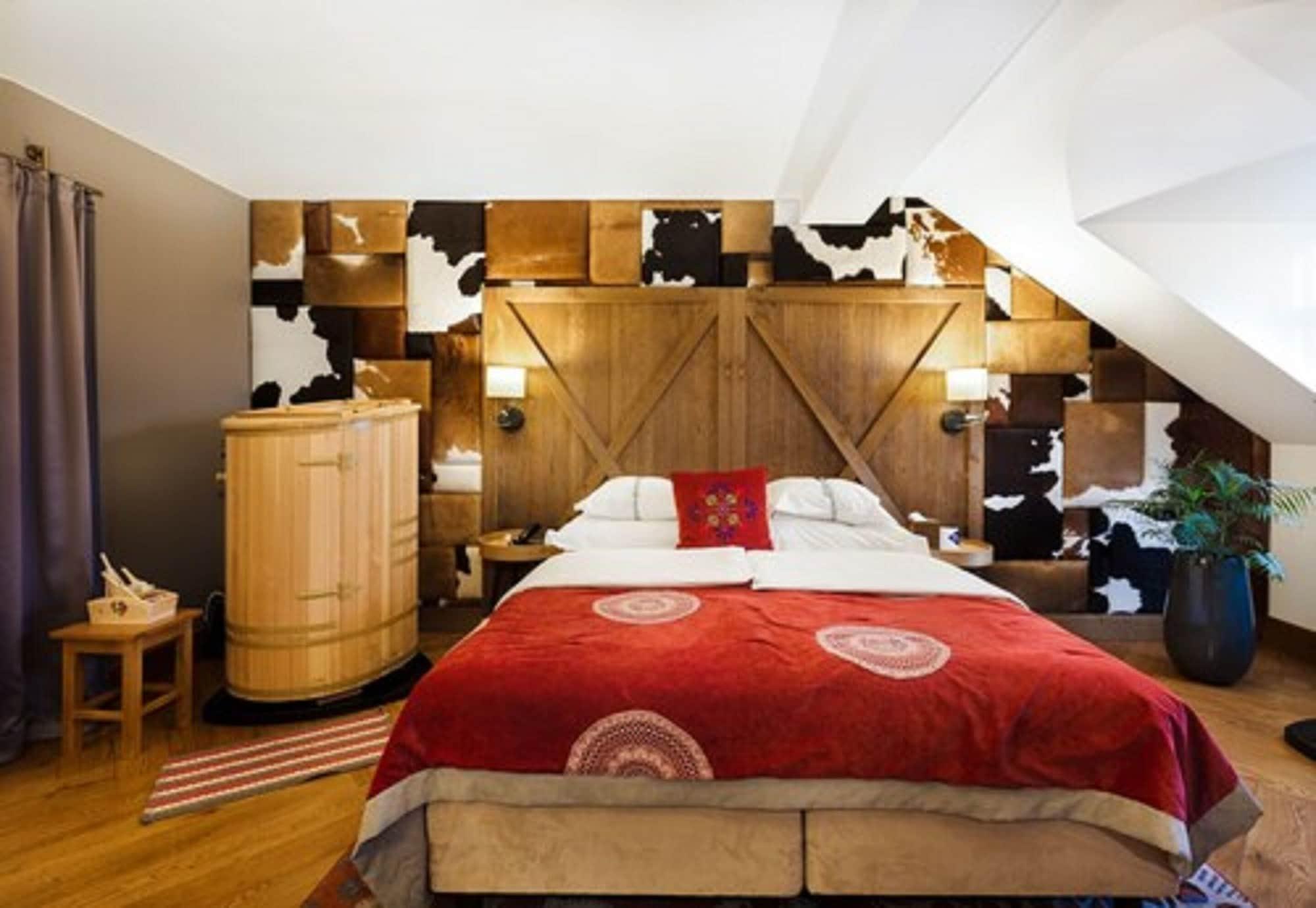 Hotel Bristol Tradition And Luxury Жешов Екстериор снимка A room at the Hotel de Charme