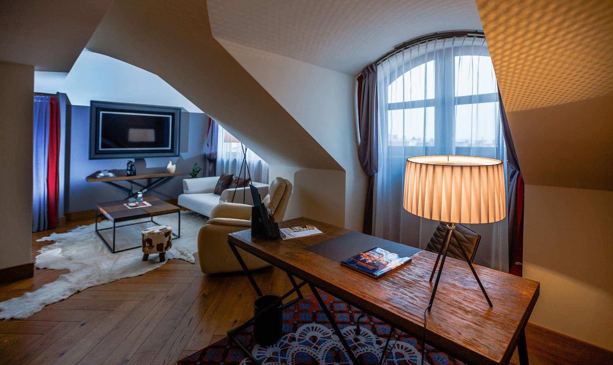 Hotel Bristol Tradition And Luxury Жешов Екстериор снимка Suite