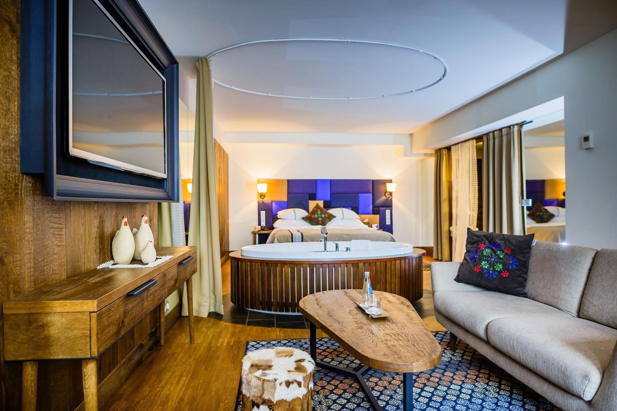 Hotel Bristol Tradition And Luxury Жешов Екстериор снимка Suite