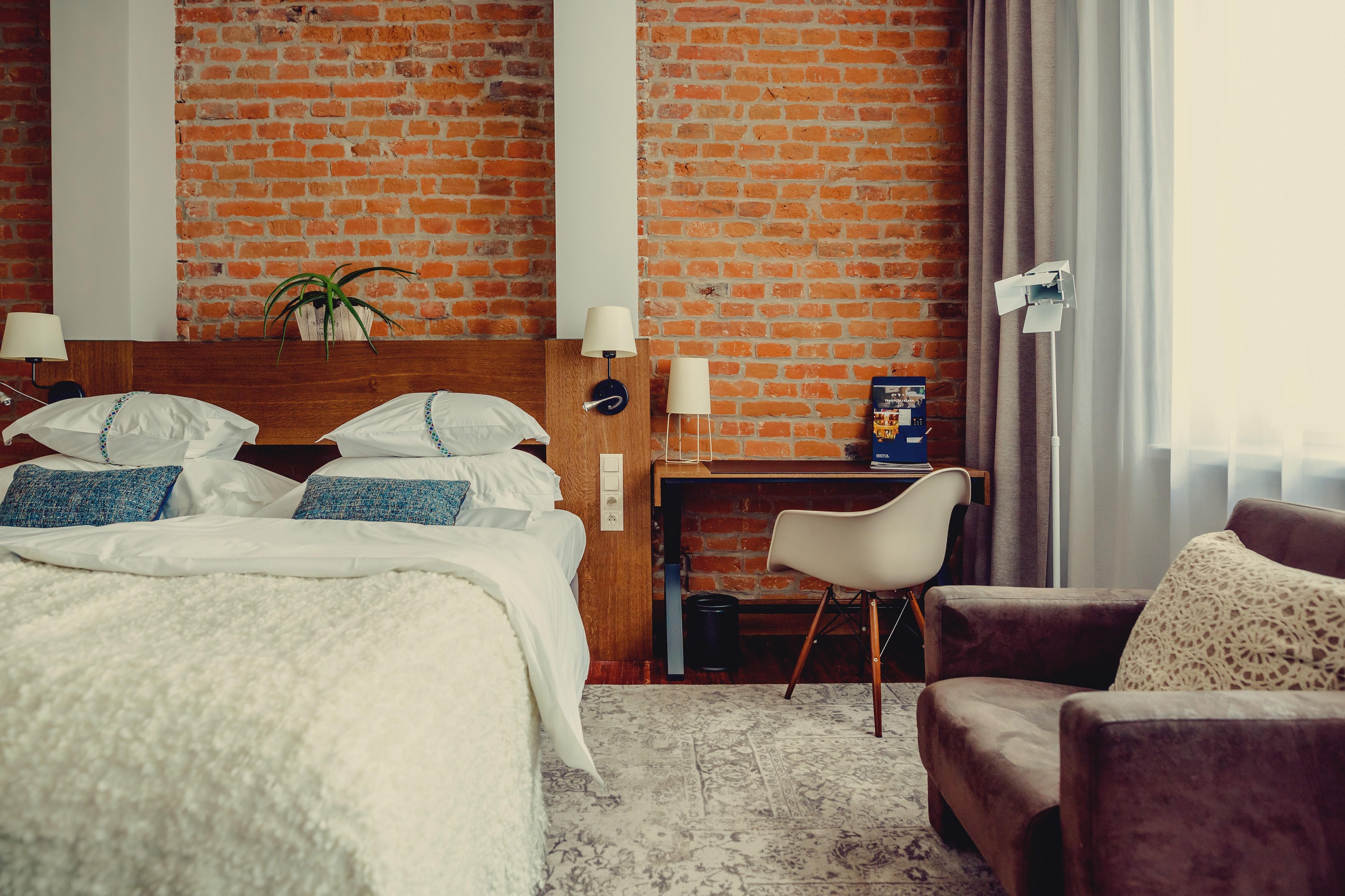 Hotel Bristol Tradition And Luxury Жешов Екстериор снимка A bedroom