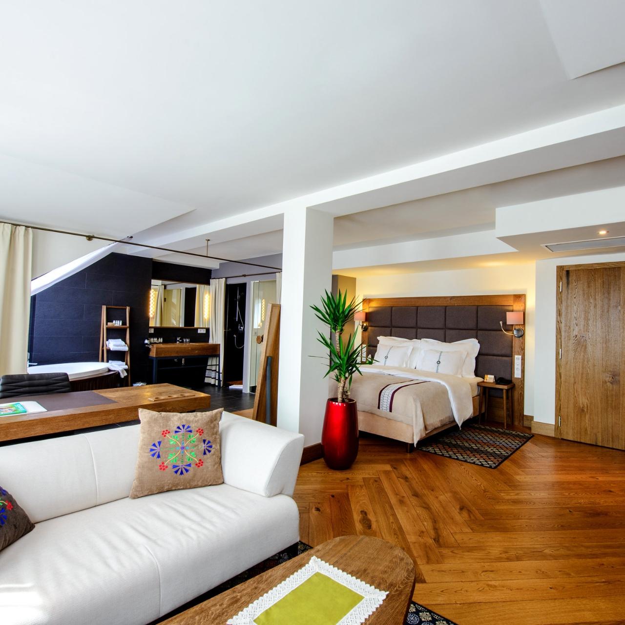 Hotel Bristol Tradition And Luxury Жешов Екстериор снимка Suite at the Hotel