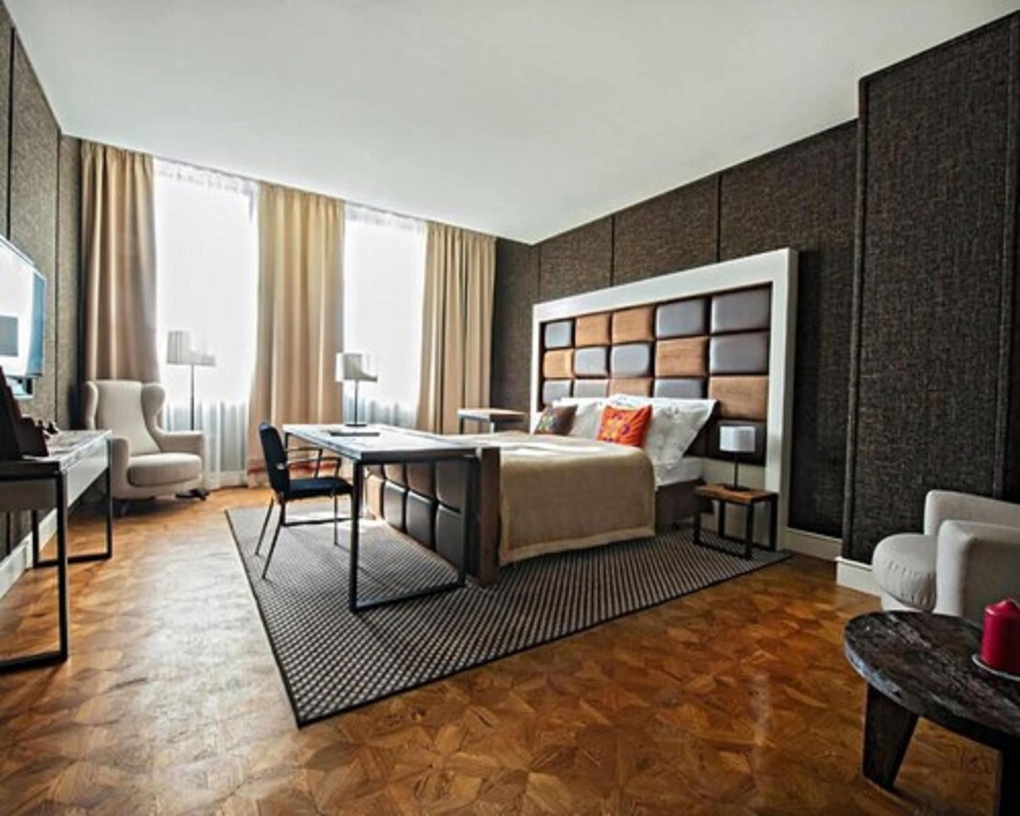 Hotel Bristol Tradition And Luxury Жешов Екстериор снимка A room at the Mandarin Oriental, Munich