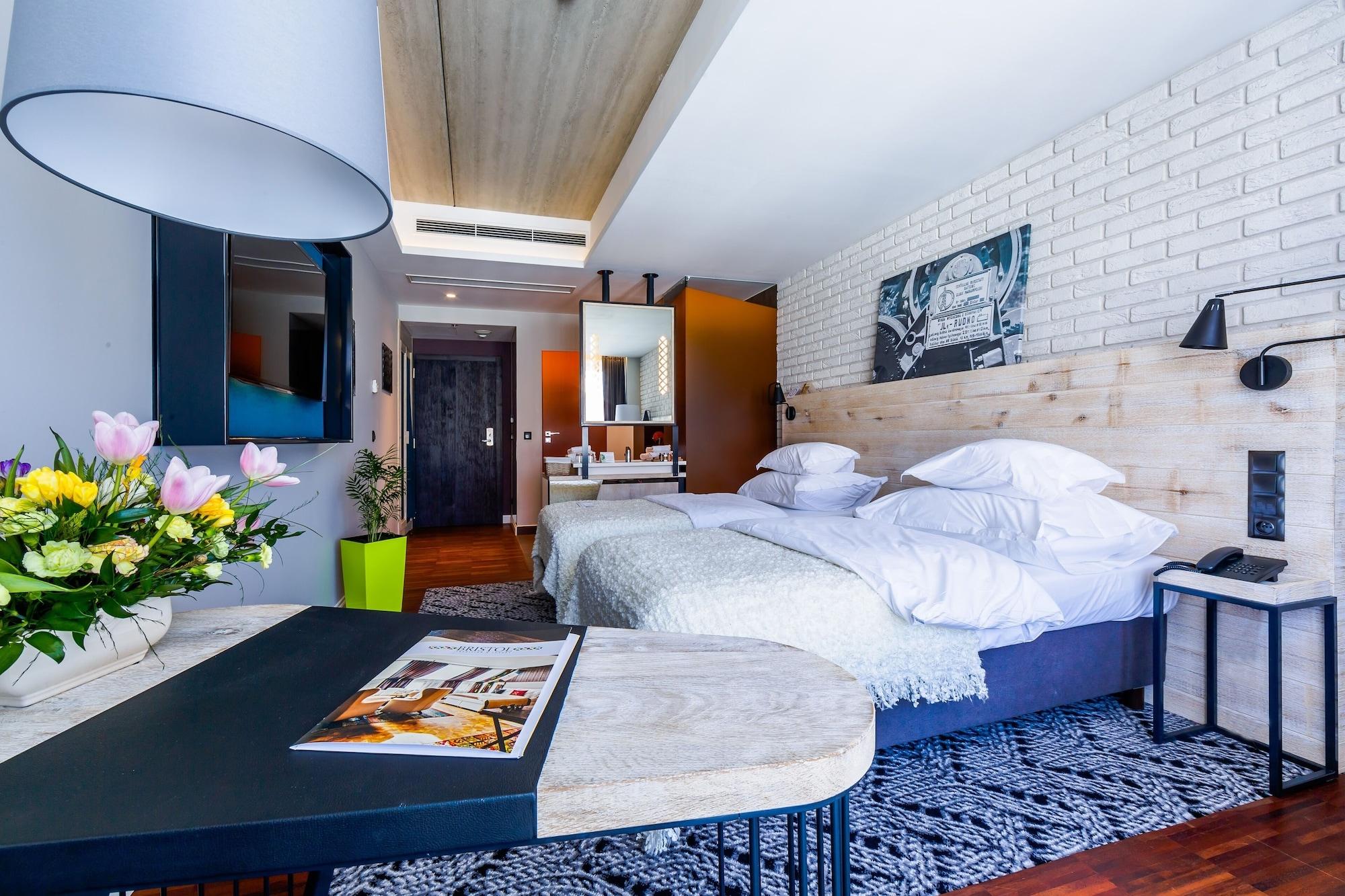 Hotel Bristol Tradition And Luxury Жешов Екстериор снимка Deluxe room