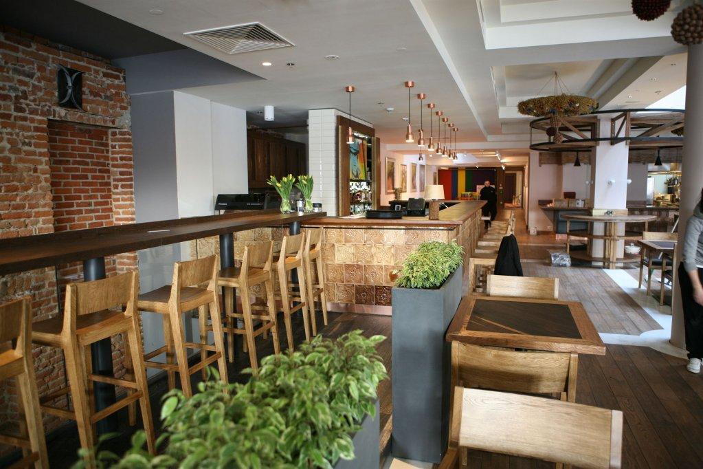 Hotel Bristol Tradition And Luxury Жешов Екстериор снимка The interior of a typical restaurant