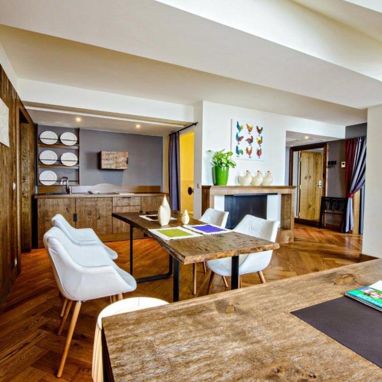 Hotel Bristol Tradition And Luxury Жешов Екстериор снимка A typical apartment at the residence