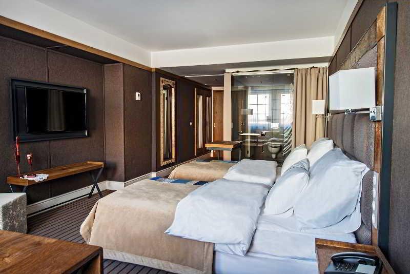 Hotel Bristol Tradition And Luxury Жешов Екстериор снимка A room at the hotel
