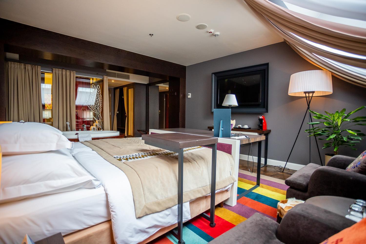 Hotel Bristol Tradition And Luxury Жешов Екстериор снимка Suite