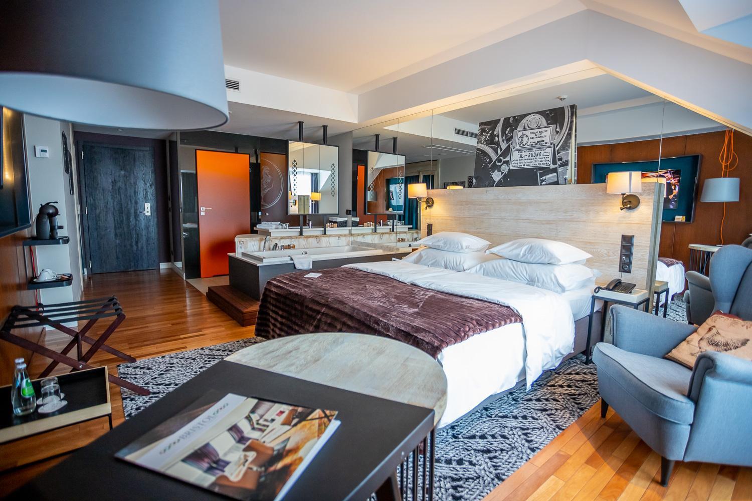 Hotel Bristol Tradition And Luxury Жешов Екстериор снимка Suite