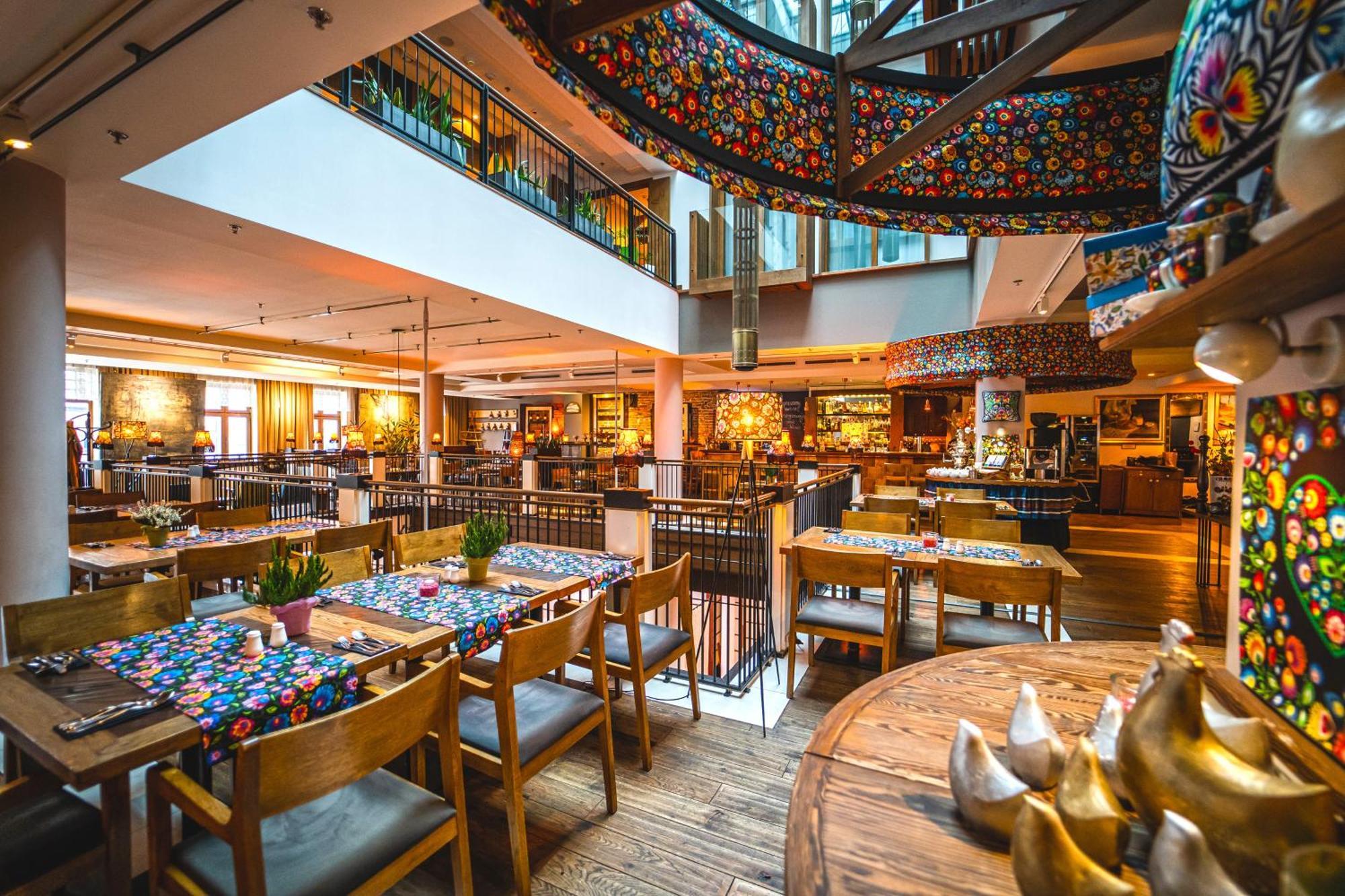 Hotel Bristol Tradition And Luxury Жешов Екстериор снимка The restaurant