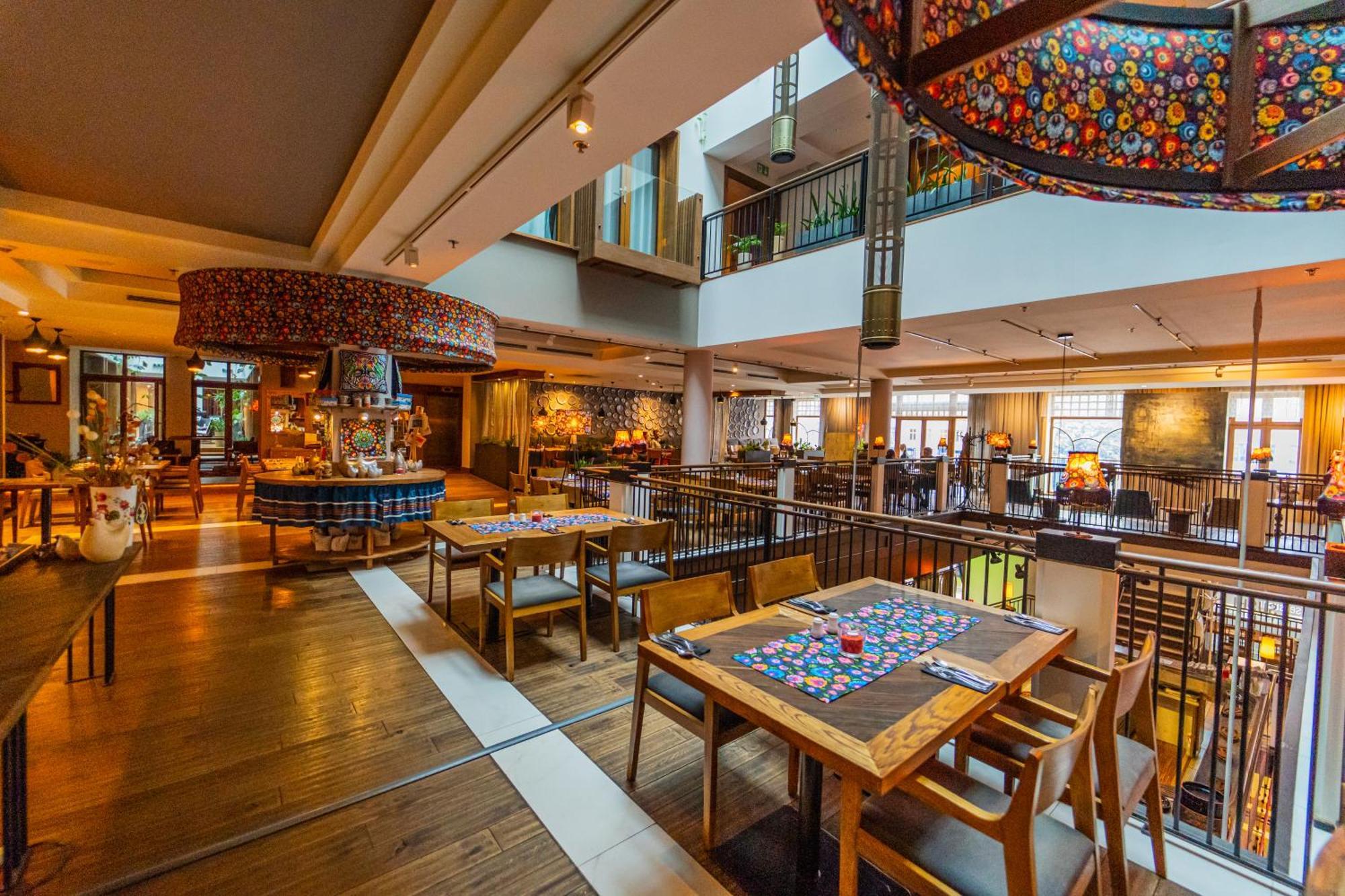 Hotel Bristol Tradition And Luxury Жешов Екстериор снимка The restaurant